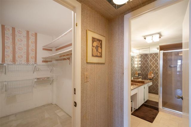 2851 NE 183rd St 2211 E, Aventura, FL 33160