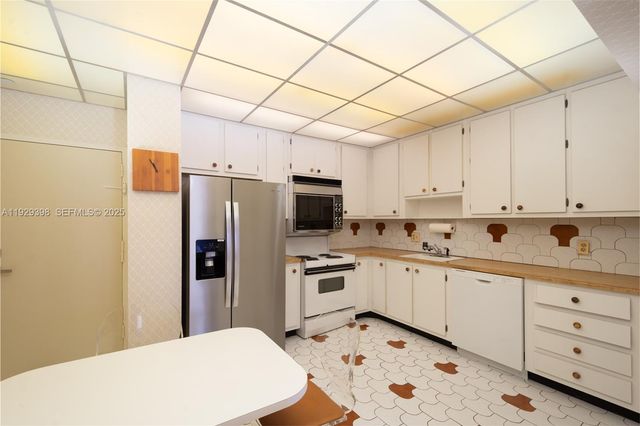 2851 NE 183rd St 2211 E, Aventura, FL 33160