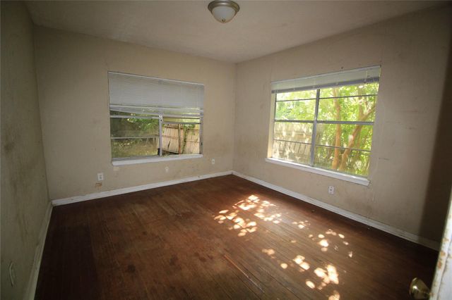 5352 Bell Street, Houston, TX 77023