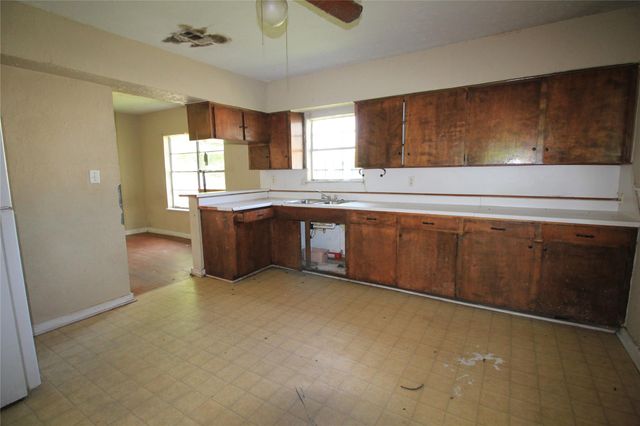 5352 Bell Street, Houston, TX 77023