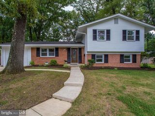 1724 BURNING TREE DR, Vienna, VA 22182