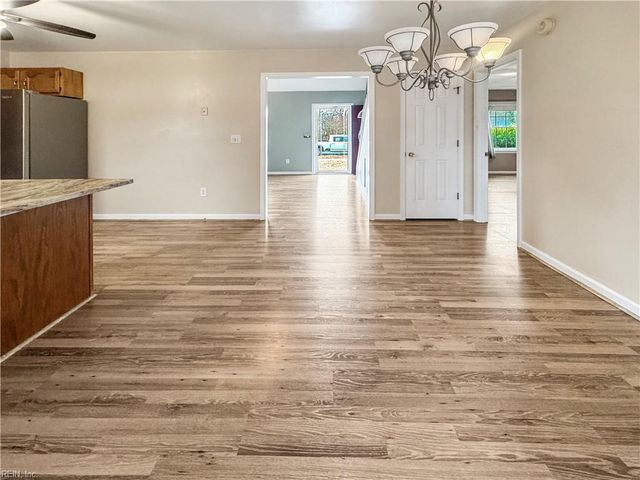 7971 Laura Ann LN, Hayes, VA 23072