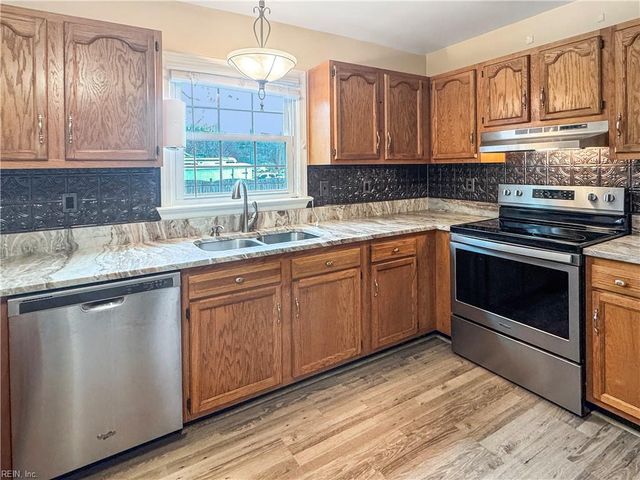 7971 Laura Ann LN, Hayes, VA 23072