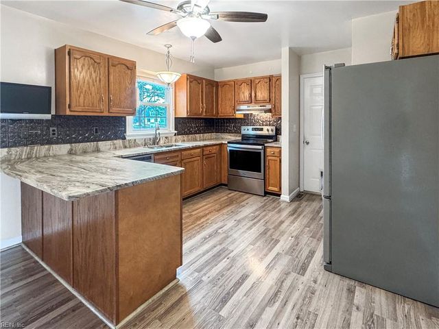 7971 Laura Ann LN, Hayes, VA 23072