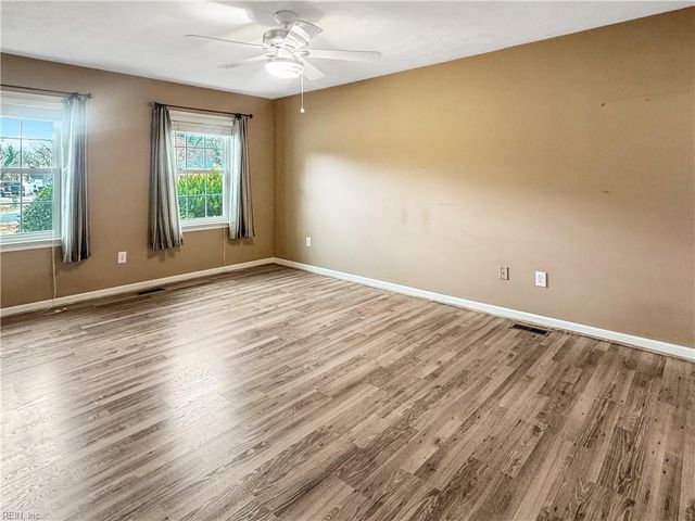 7971 Laura Ann LN, Hayes, VA 23072