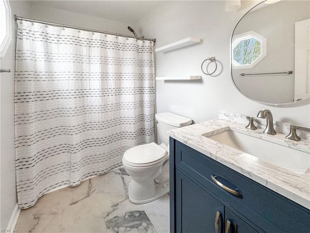 7971 Laura Ann LN, Hayes, VA 23072