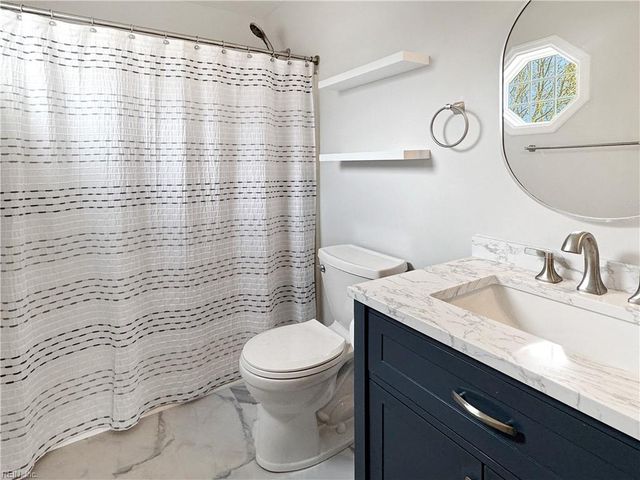 7971 Laura Ann LN, Hayes, VA 23072