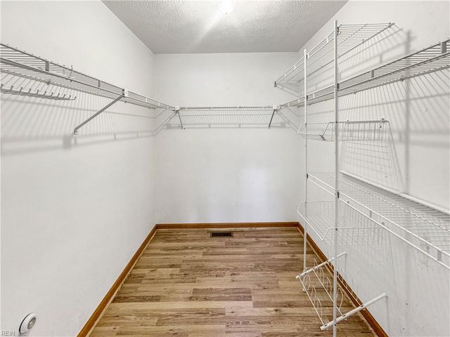 7971 Laura Ann LN, Hayes, VA 23072