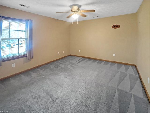 7971 Laura Ann LN, Hayes, VA 23072