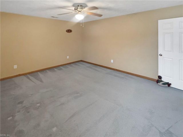 7971 Laura Ann LN, Hayes, VA 23072