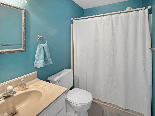 7971 Laura Ann LN, Hayes, VA 23072