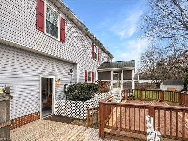 7971 Laura Ann LN, Hayes, VA 23072