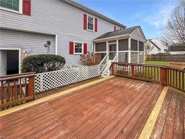 7971 Laura Ann LN, Hayes, VA 23072