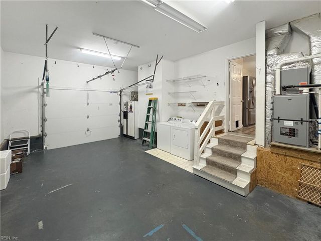 7971 Laura Ann LN, Hayes, VA 23072