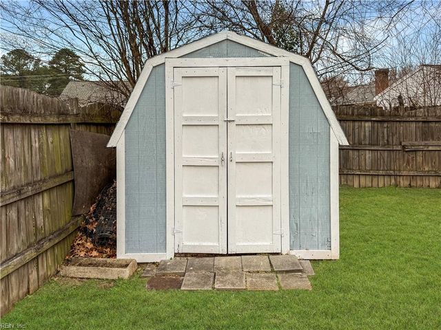 7971 Laura Ann LN, Hayes, VA 23072