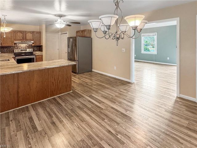 7971 Laura Ann LN, Hayes, VA 23072