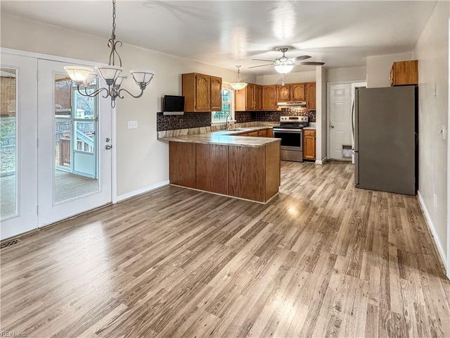 7971 Laura Ann LN, Hayes, VA 23072