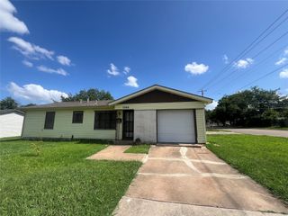 5300 Ira Street N, Haltom City, TX 76117