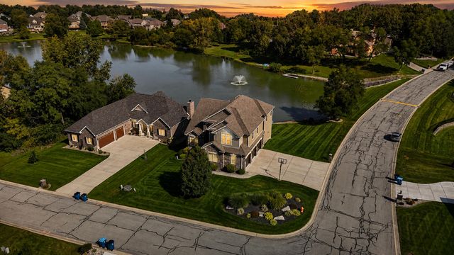 58 E Levanno Drive E, Crown Point, IN 46307