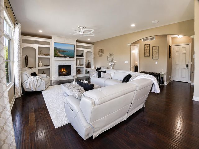 58 E Levanno Drive E, Crown Point, IN 46307