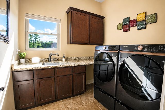 58 E Levanno Drive E, Crown Point, IN 46307