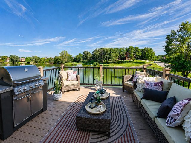 58 E Levanno Drive E, Crown Point, IN 46307