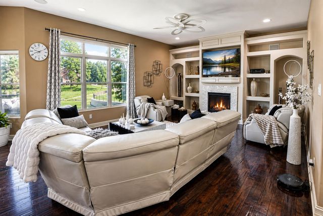 58 E Levanno Drive E, Crown Point, IN 46307