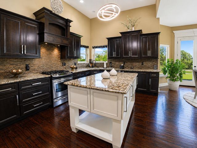 58 E Levanno Drive E, Crown Point, IN 46307