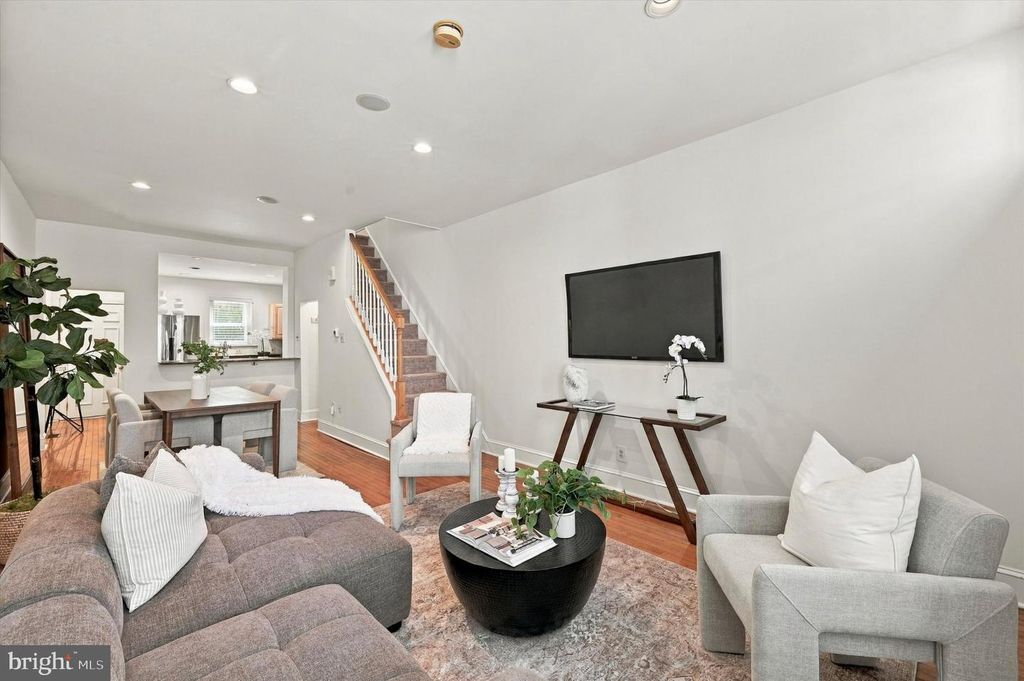 895 N JUDSON ST, Philadelphia, PA 19130 — photo 4