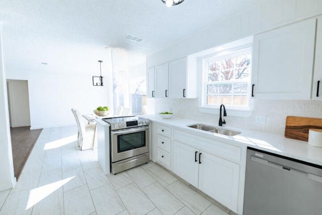 9106 Akron Avenue, Lubbock, TX 79423