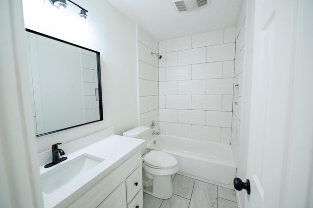 9106 Akron Avenue, Lubbock, TX 79423