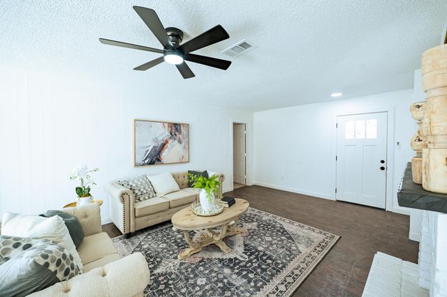 9106 Akron Avenue, Lubbock, TX 79423