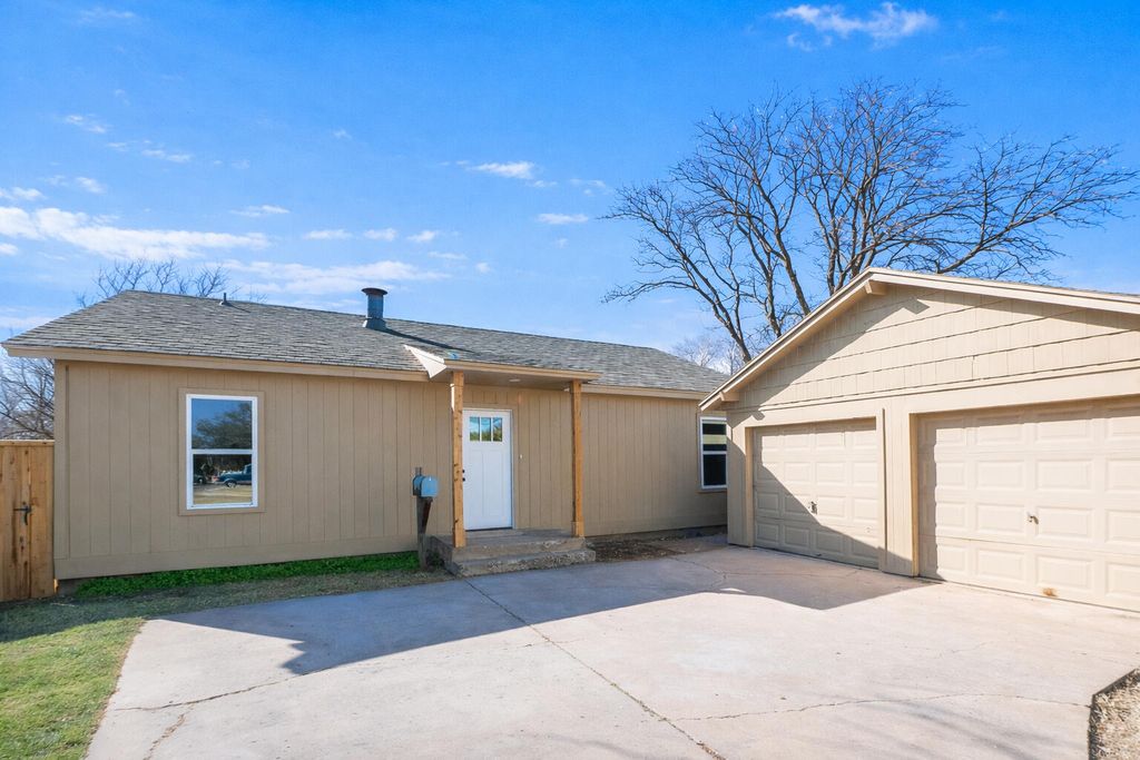9106 Akron Avenue, Lubbock, TX 79423