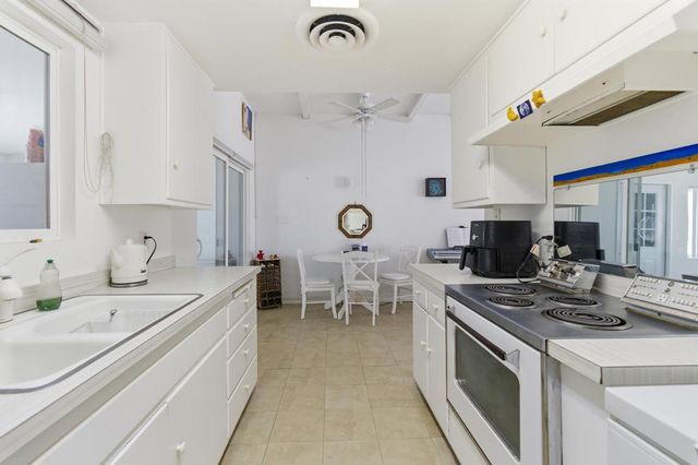 994 Sea Crest Place, Thermal, CA 92274