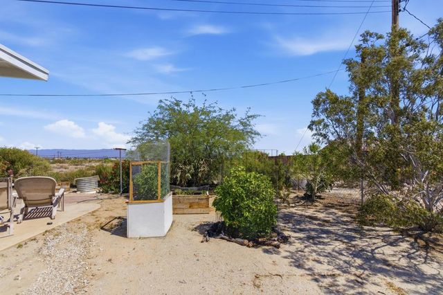 994 Sea Crest Place, Thermal, CA 92274