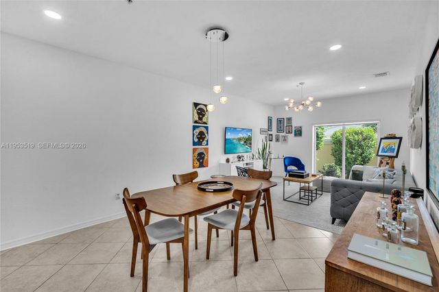 121 NW 2nd Ave 4, Hallandale Beach, FL 33009