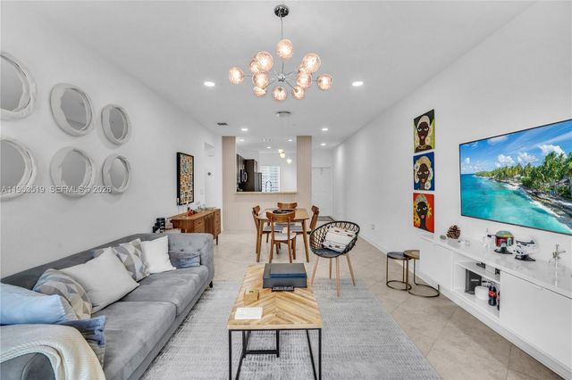 121 NW 2nd Ave 4, Hallandale Beach, FL 33009