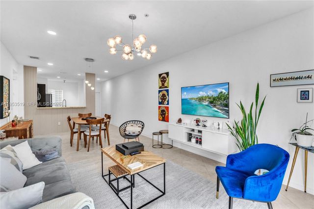 121 NW 2nd Ave 4, Hallandale Beach, FL 33009