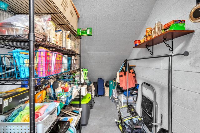 121 NW 2nd Ave 4, Hallandale Beach, FL 33009