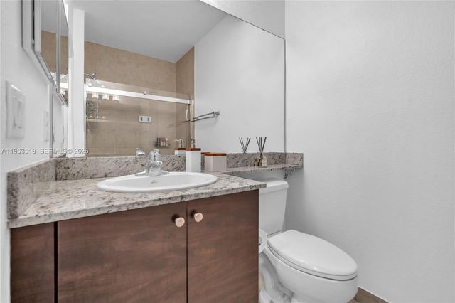 121 NW 2nd Ave 4, Hallandale Beach, FL 33009