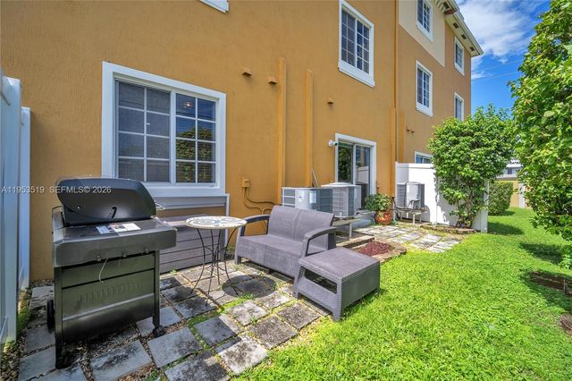 121 NW 2nd Ave 4, Hallandale Beach, FL 33009