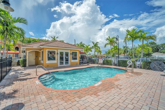 121 NW 2nd Ave 4, Hallandale Beach, FL 33009