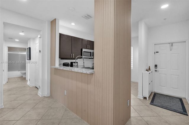 121 NW 2nd Ave 4, Hallandale Beach, FL 33009