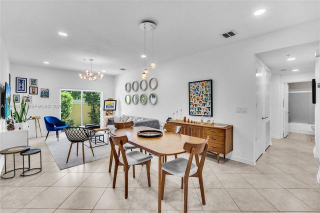 121 NW 2nd Ave 4, Hallandale Beach, FL 33009