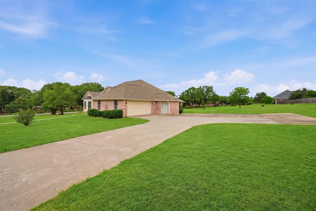 1005 Catalina Drive, Bells, TX 75414