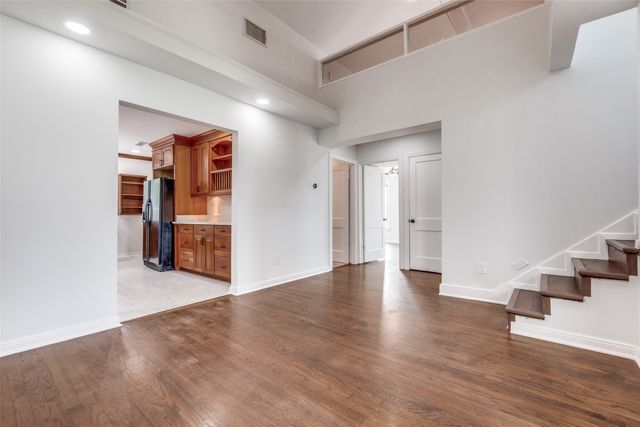 5106 Stoneleigh Avenue, Dallas, TX 75235