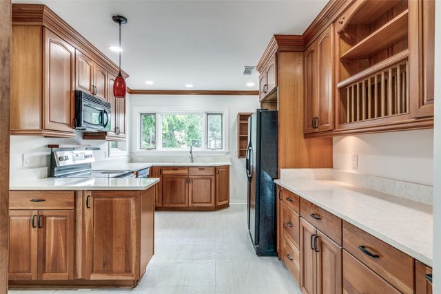 5106 Stoneleigh Avenue, Dallas, TX 75235
