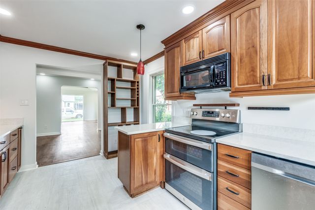 5106 Stoneleigh Avenue, Dallas, TX 75235