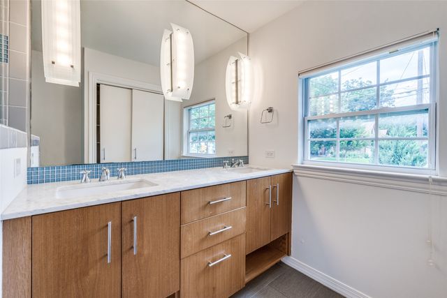 5106 Stoneleigh Avenue, Dallas, TX 75235