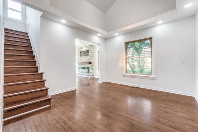 5106 Stoneleigh Avenue, Dallas, TX 75235